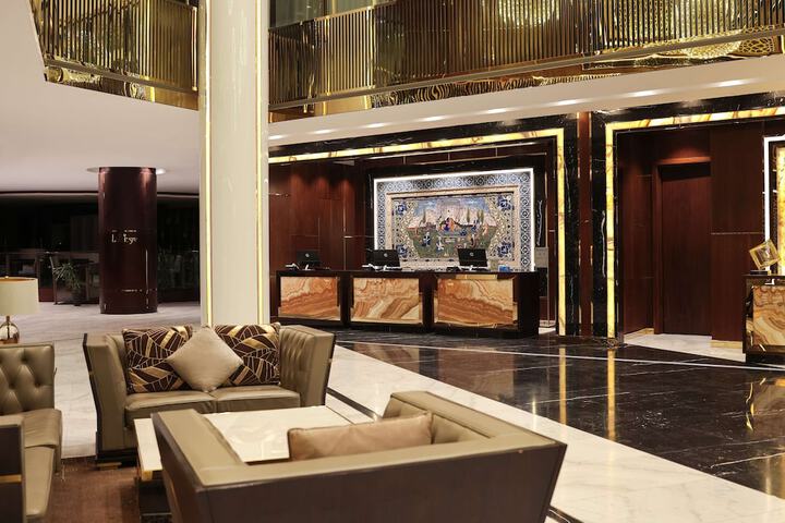 Entrance & Lobby