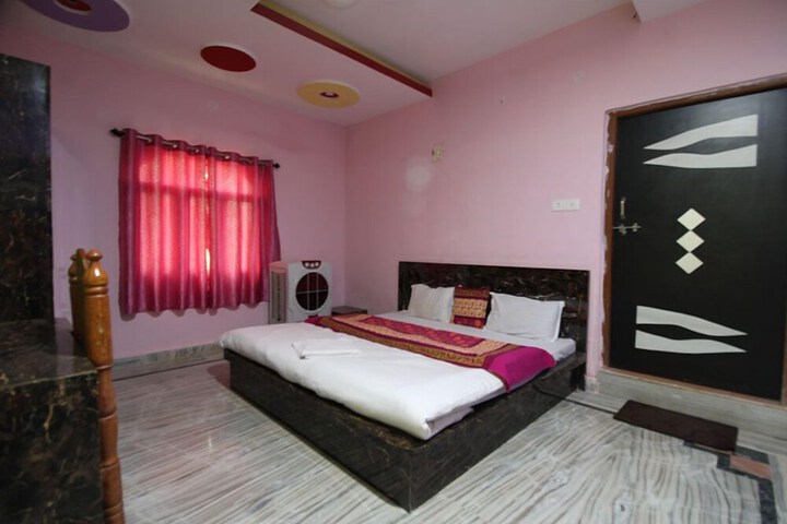 Room 12 of 27