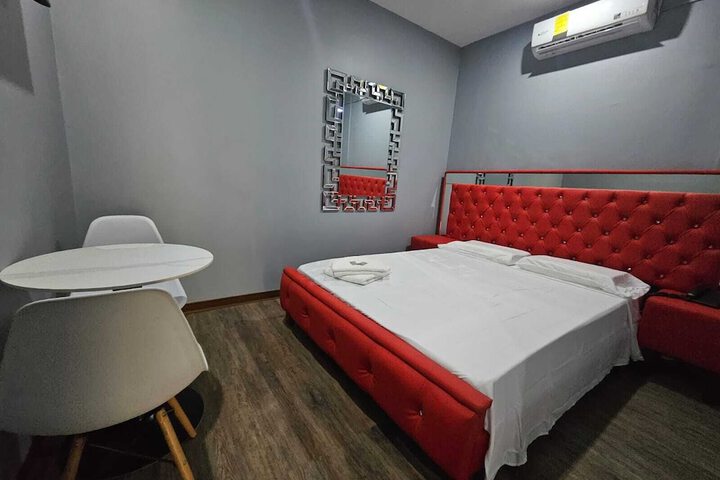 Room 5 of 6