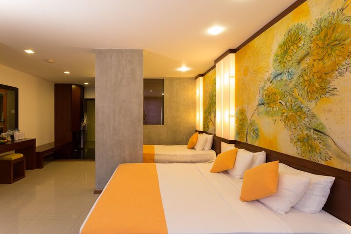 Room 40 of 210