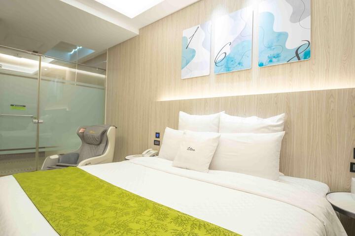 Room 8 of 37