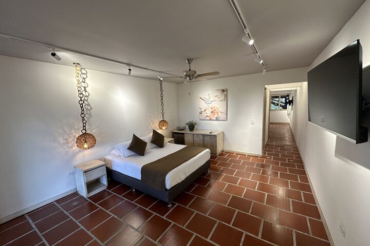 Room 2 of 66