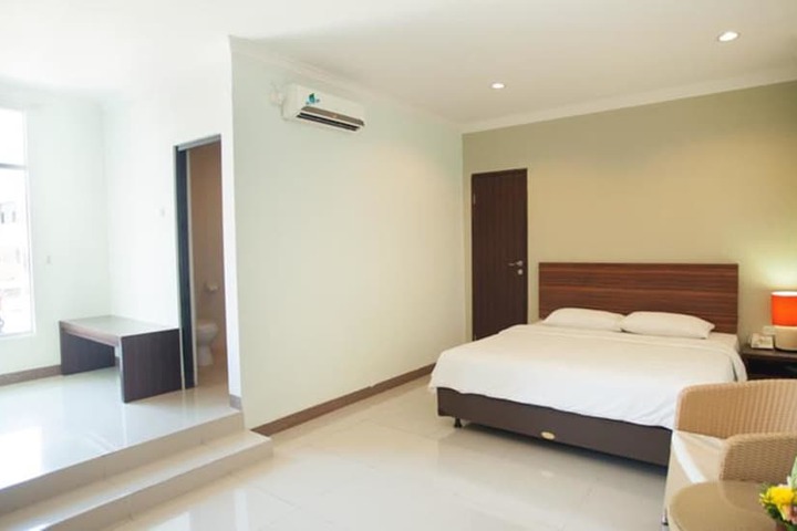 Room 8 of 37