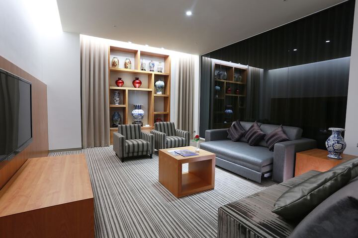 Room 13 of 48