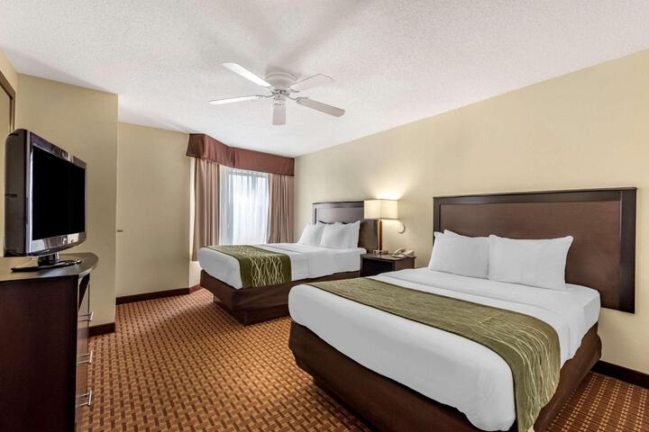 Double Accessible Queen Size Bed (8 of 19)