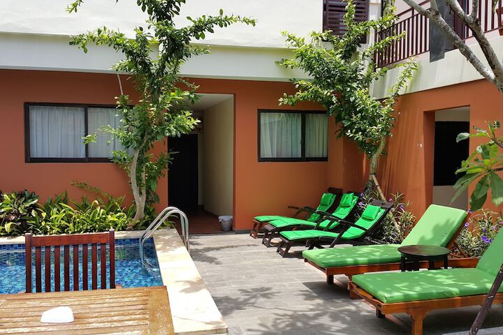 Pool Hotel