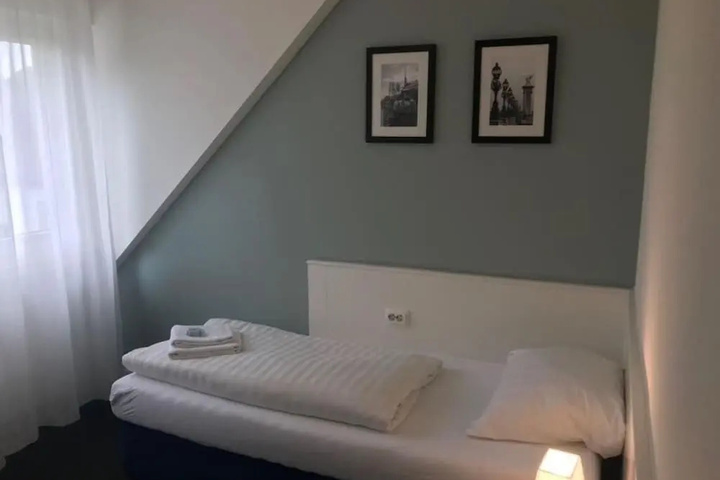 Room 6 of 22
