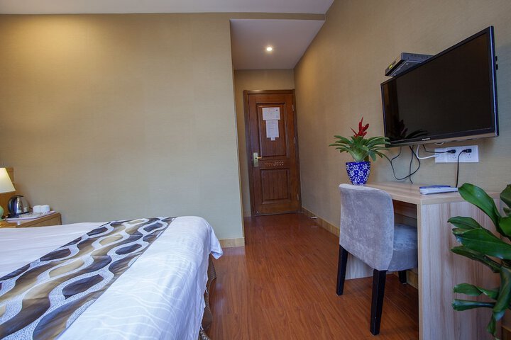 Room 13 of 43