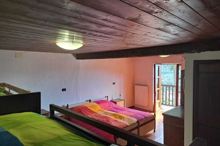 Room 12 of 28