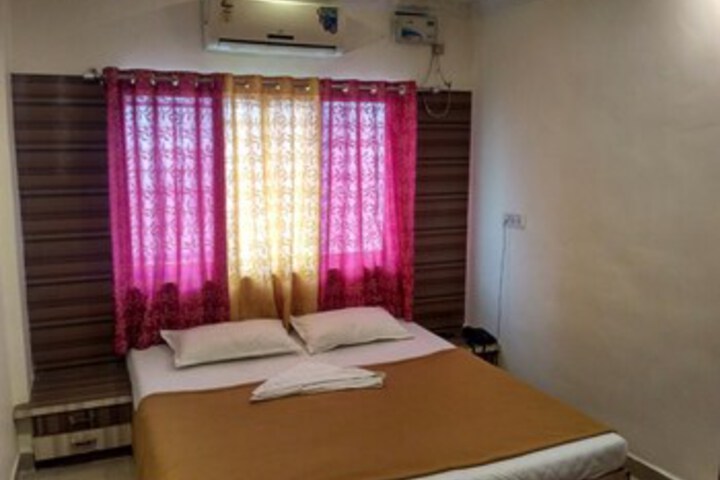 Room 9 of 19