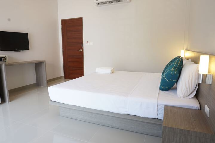 Room 6 of 98