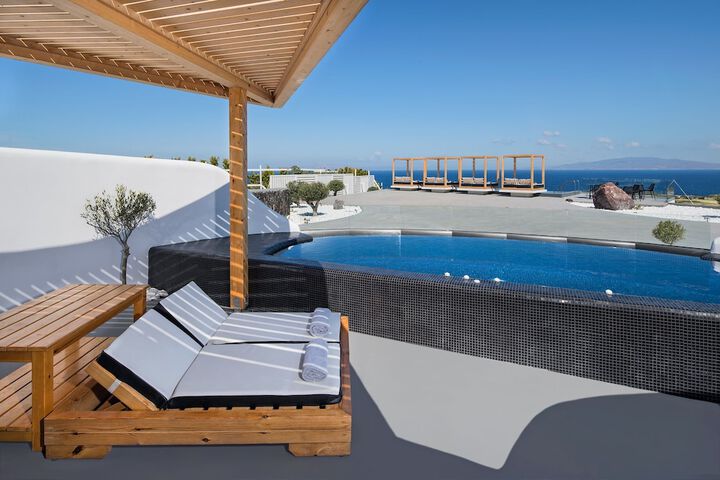 Hotel with Pool