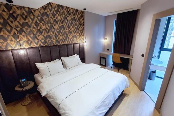 Room 9 of 37