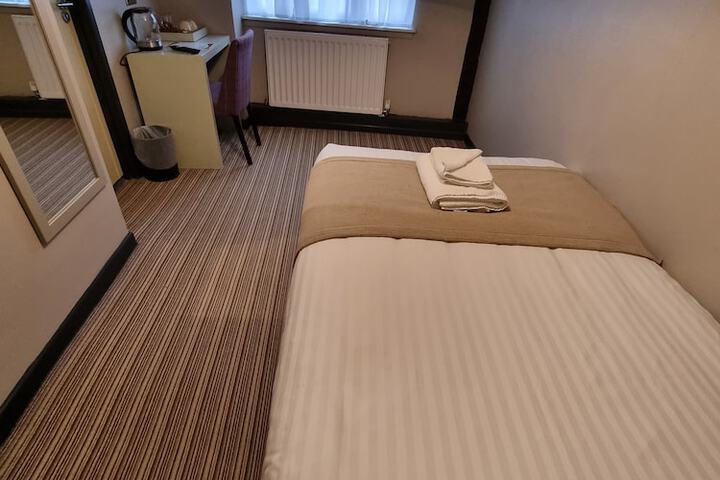 Room 32 of 44