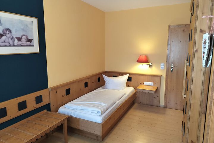 Room 13 of 74