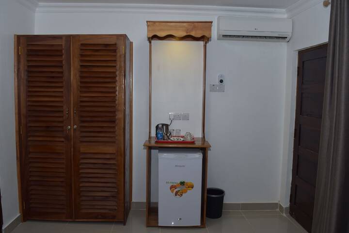 Room 5 of 12