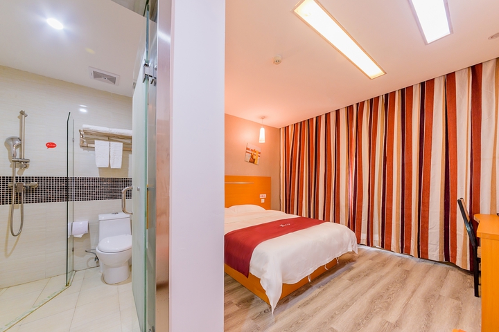 Room 3 of 9