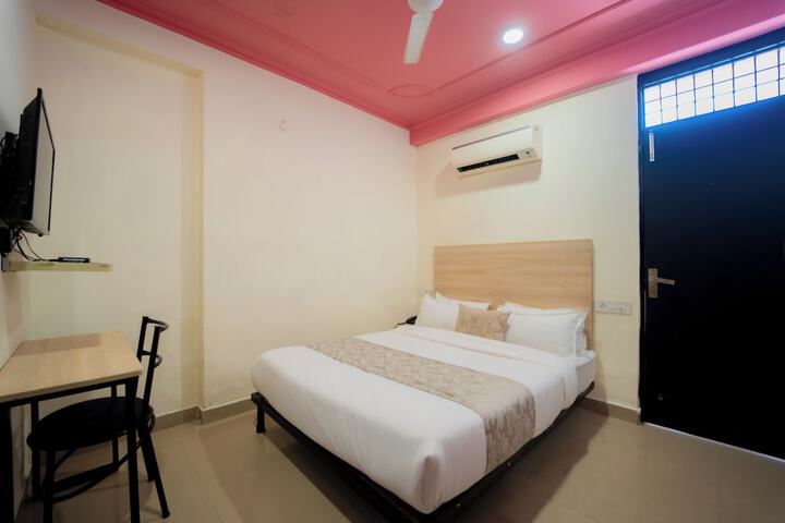Room 9 of 25