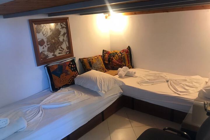 Room 103 of 177