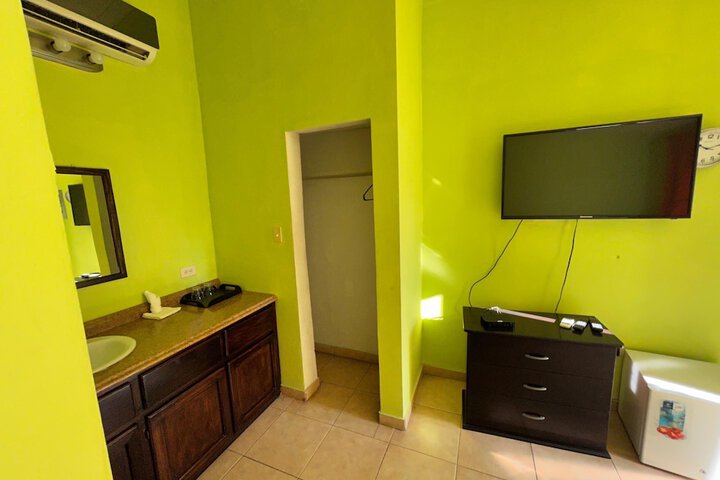 Room 4 of 26