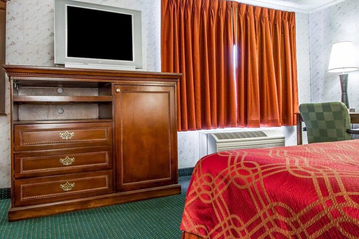 1 Queen Bed Efficiency (6 of 11)