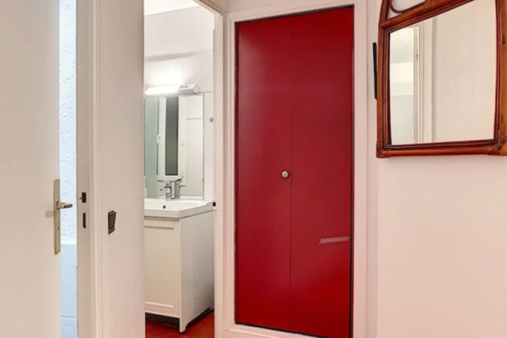 Room 4 of 10