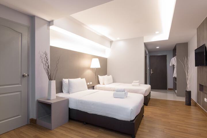Room 9 of 37