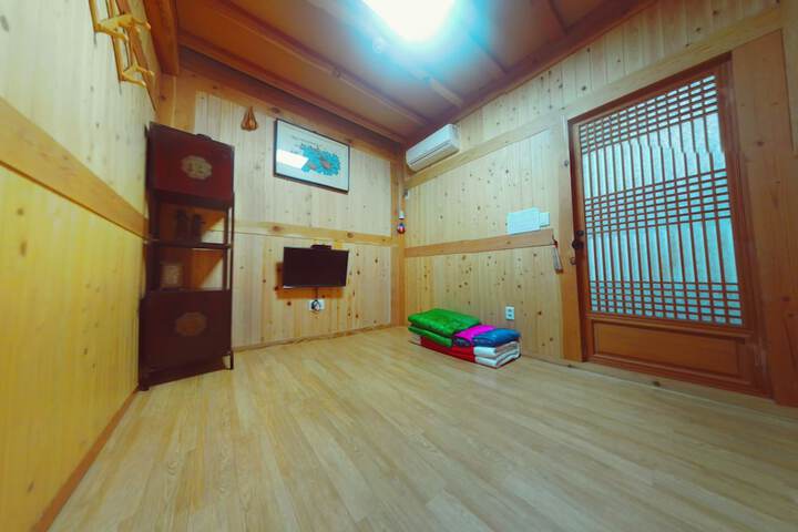Room 14 of 57
