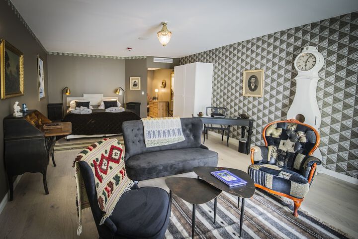 Room 5 of 61
