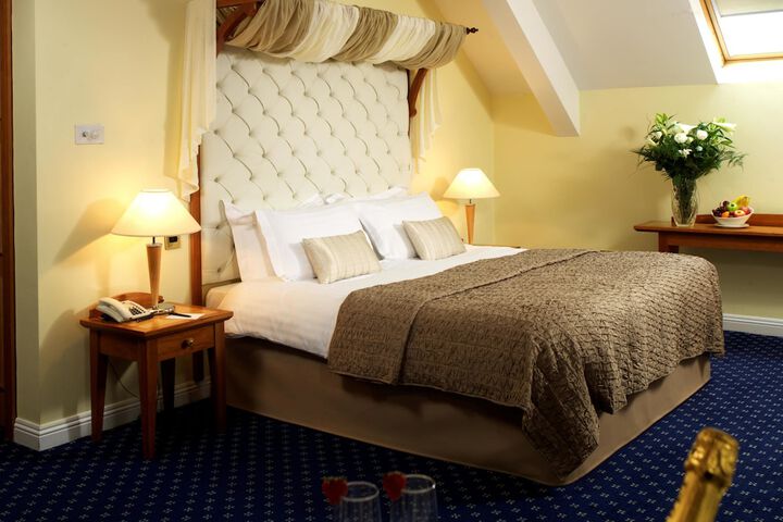 Room 16 of 62