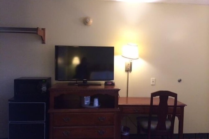 Room 7 of 10
