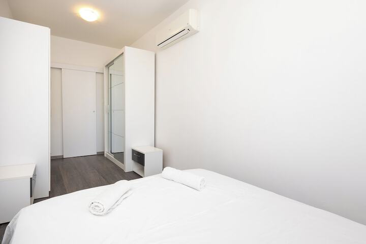 Room 8 of 44