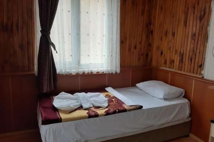 Room 5 of 15