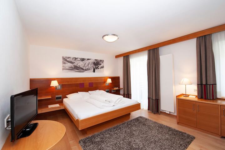 Room 8 of 42