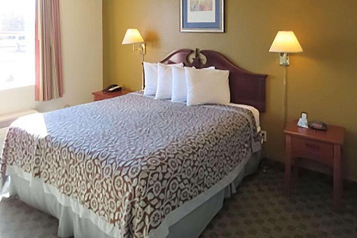 1 King Bed (12 of 14)