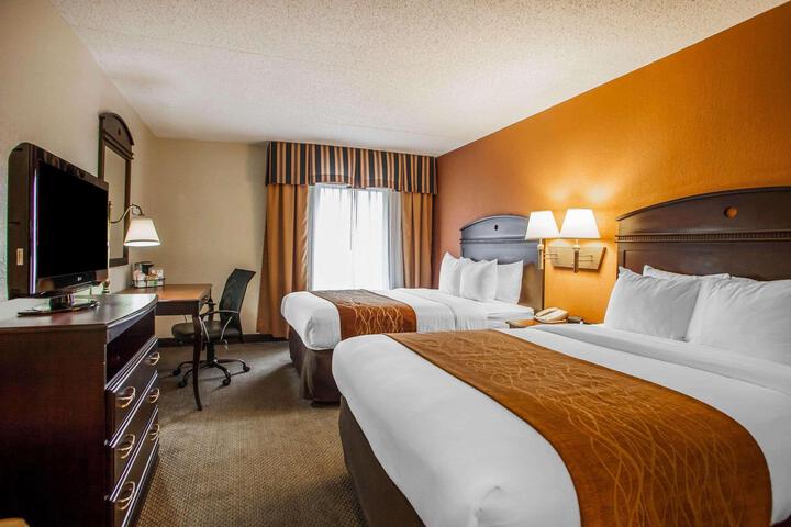2 Double Beds (1 of 7)