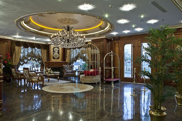 Entrance & Lobby
