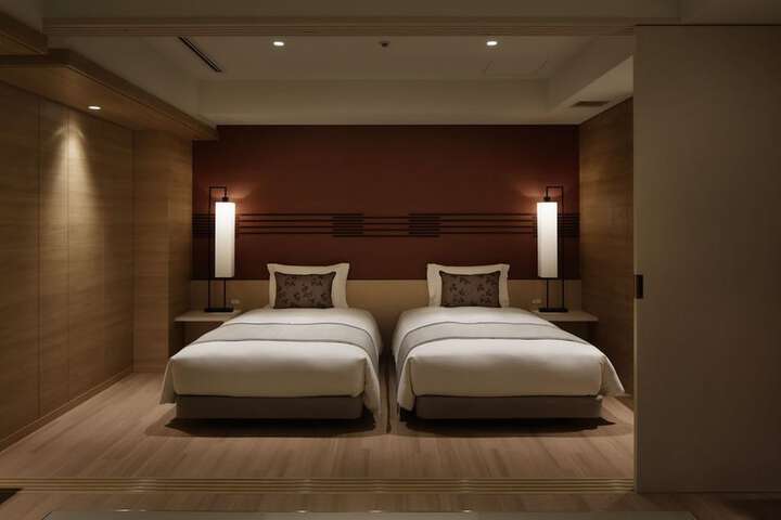 Room 16 of 120