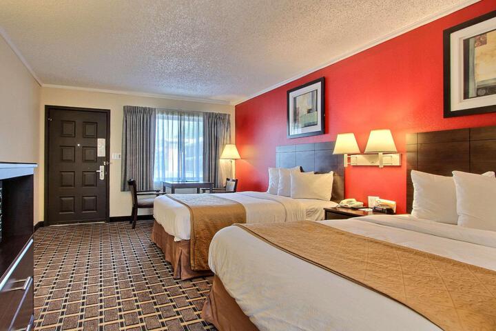 2 Double Beds (10 of 12)