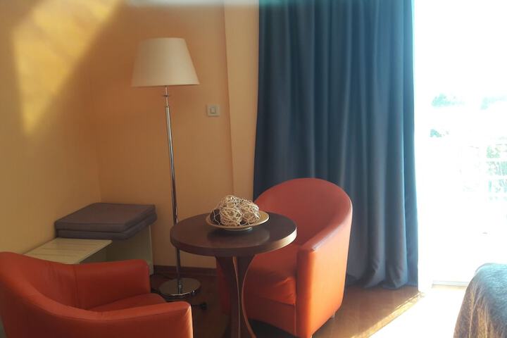 Room 6 of 38