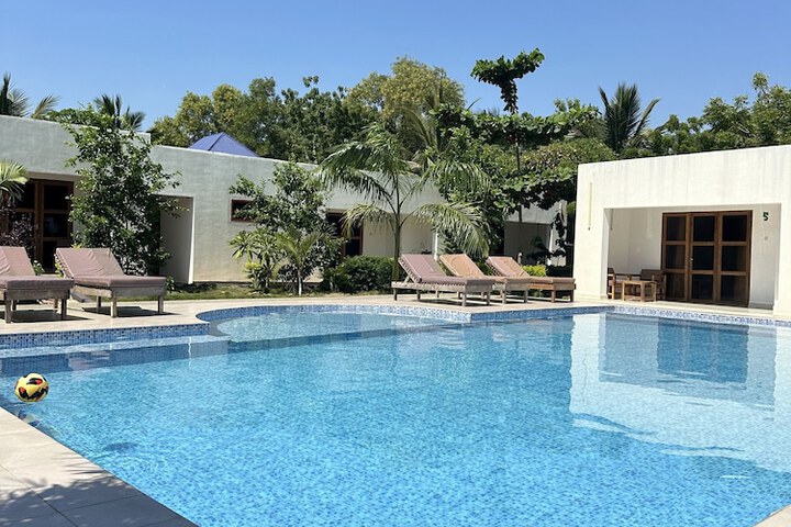 Pool 41 of 59