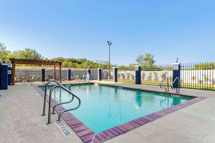 Pools & Facilities