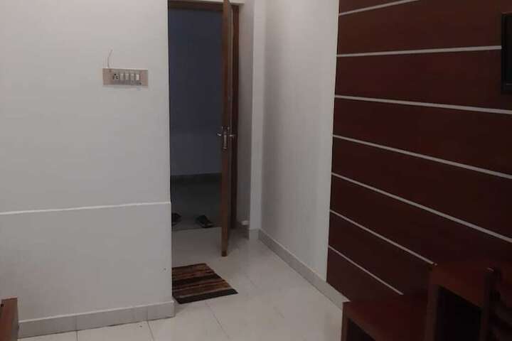 Room 2 of 6