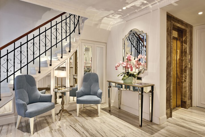 Entrance & Lobby
