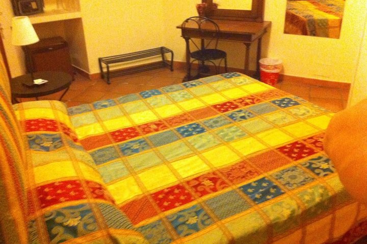 Room 13 of 33