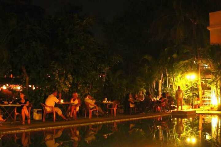 Pool Hotel
