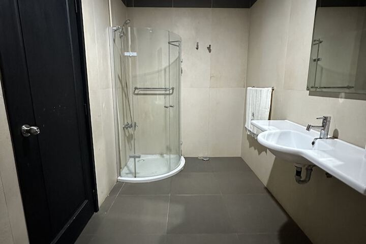 Room 5 of 7