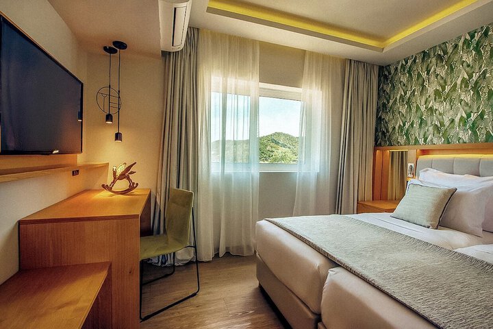 Room 72 of 159