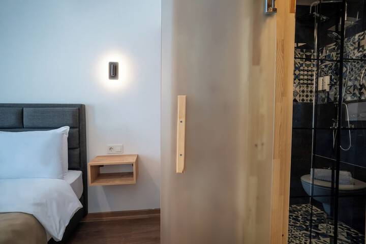 Room 16 of 57