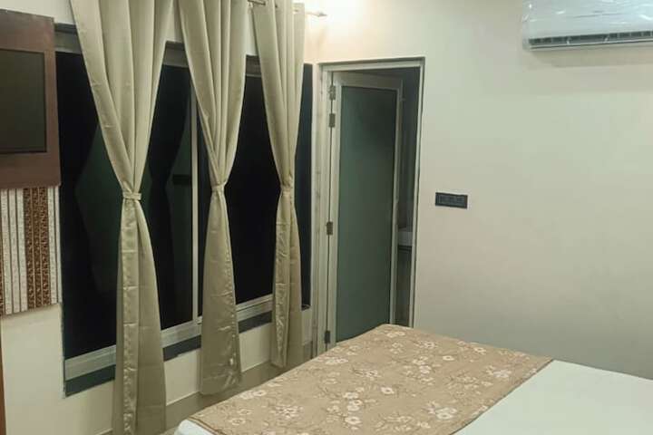 Room 3 of 12